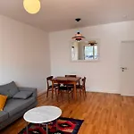 Canal-Front At Maybachufer - Private Room In Newly Renovated 80 Sqm Two-Bedroom Apartment