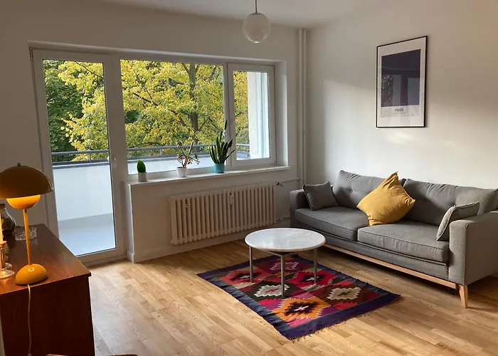 Canal-Front At Maybachufer - Private Room In Newly Renovated 80 Sqm Two-Bedroom Apartment
