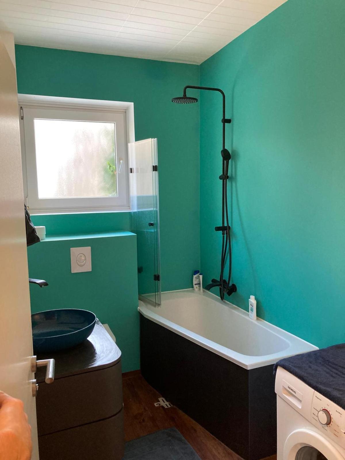 Canal-Front At Maybachufer - Private Room In Newly Renovated 80 Sqm Two-Bedroom Apartment Berlijn