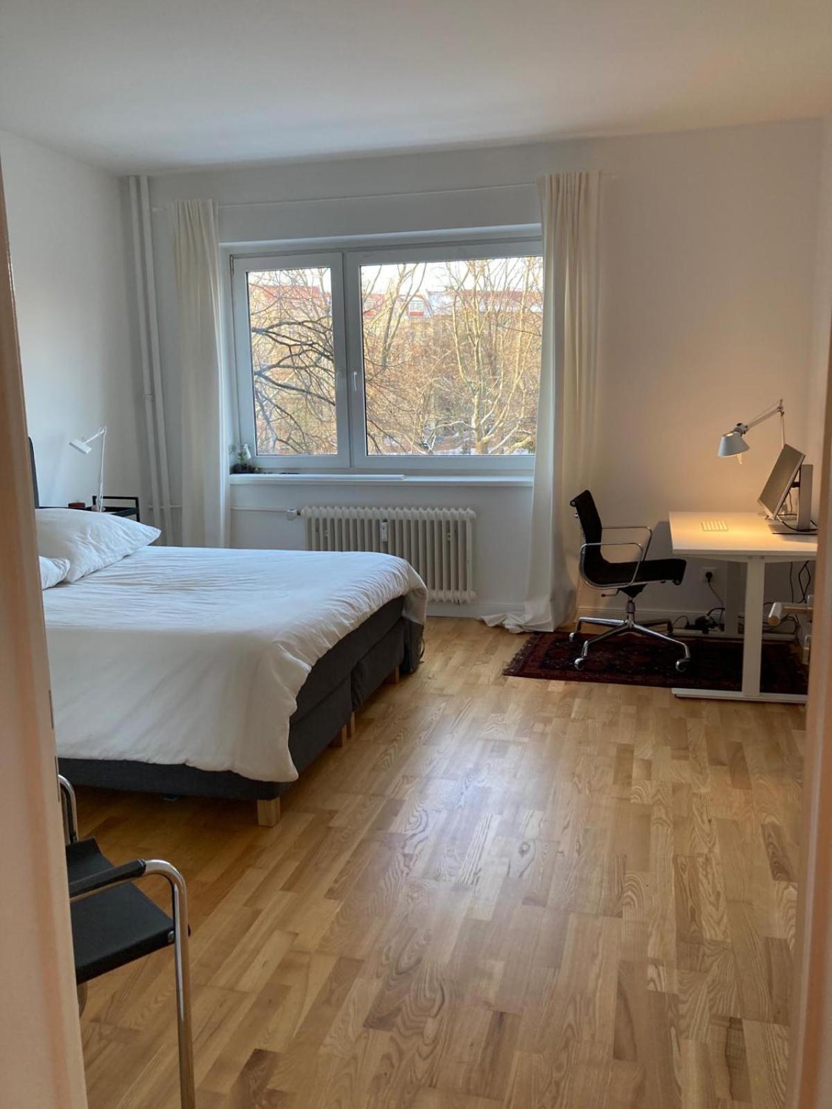 Canal-Front At Maybachufer - Private Room In Newly Renovated 80 Sqm Two-Bedroom Apartment Accommodatie bij particulieren Berlijn