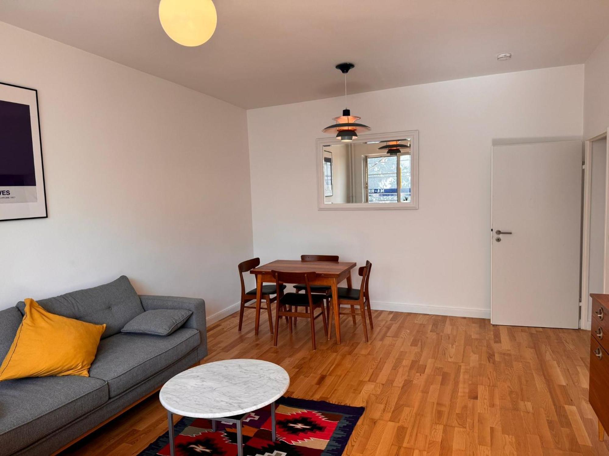 Canal-Front At Maybachufer - Private Room In Newly Renovated 80 Sqm Two-Bedroom Apartment *