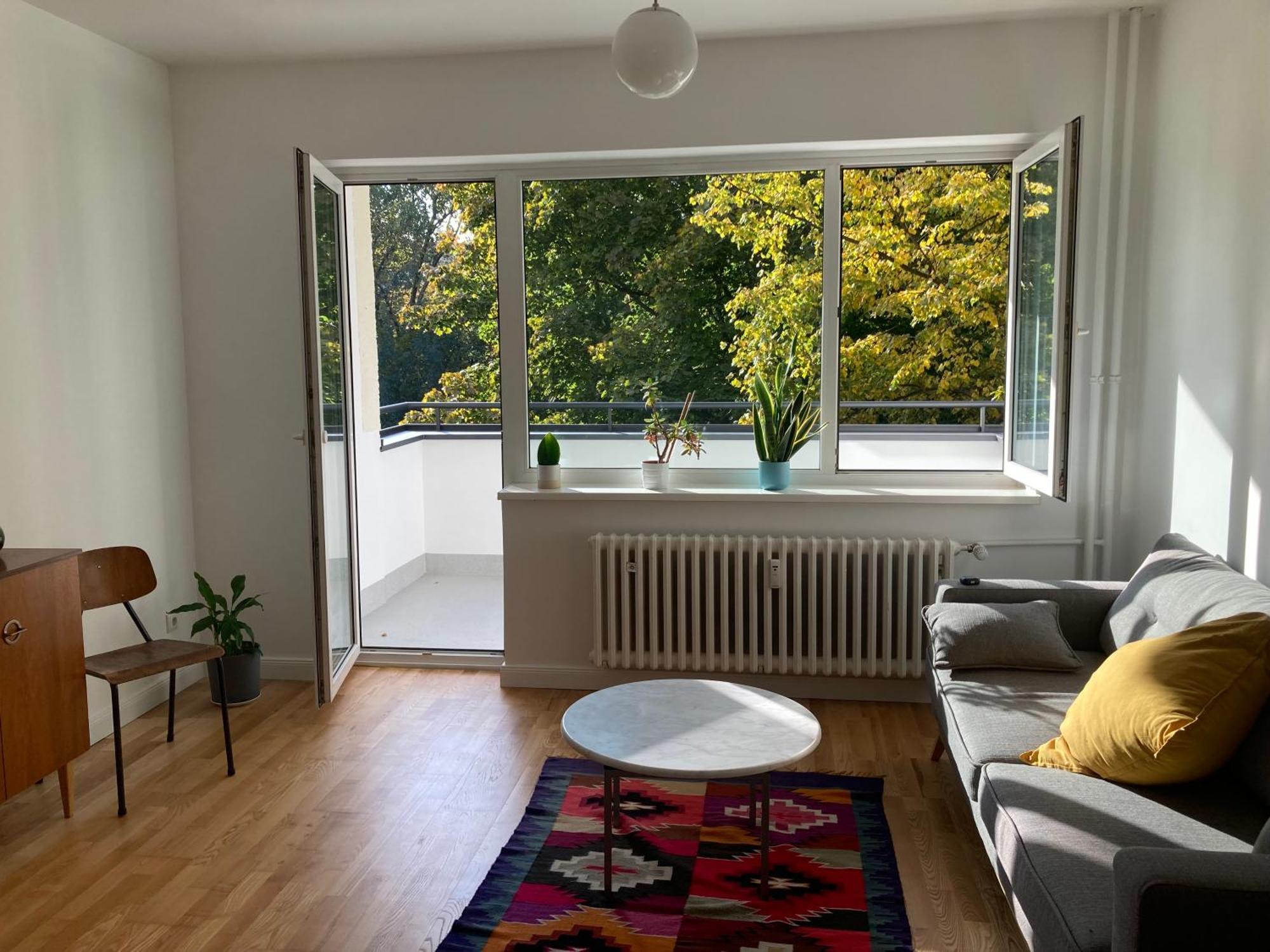 Canal-Front At Maybachufer - Private Room In Newly Renovated 80 Sqm Two-Bedroom Apartment Accommodatie bij particulieren Berlijn