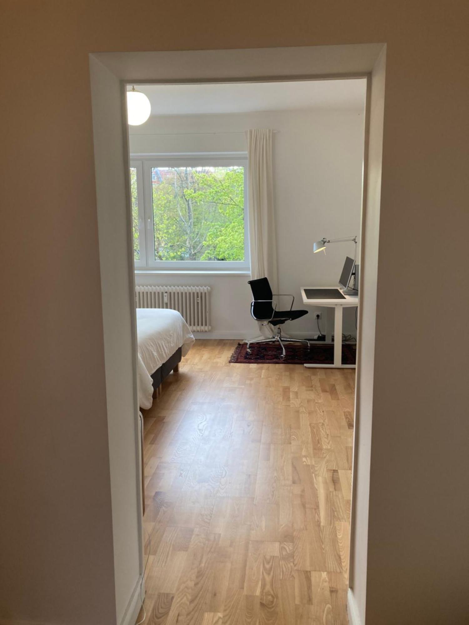 Accommodatie bij particulieren Canal-Front At Maybachufer - Private Room In Newly Renovated 80 Sqm Two-Bedroom Apartment Berlijn