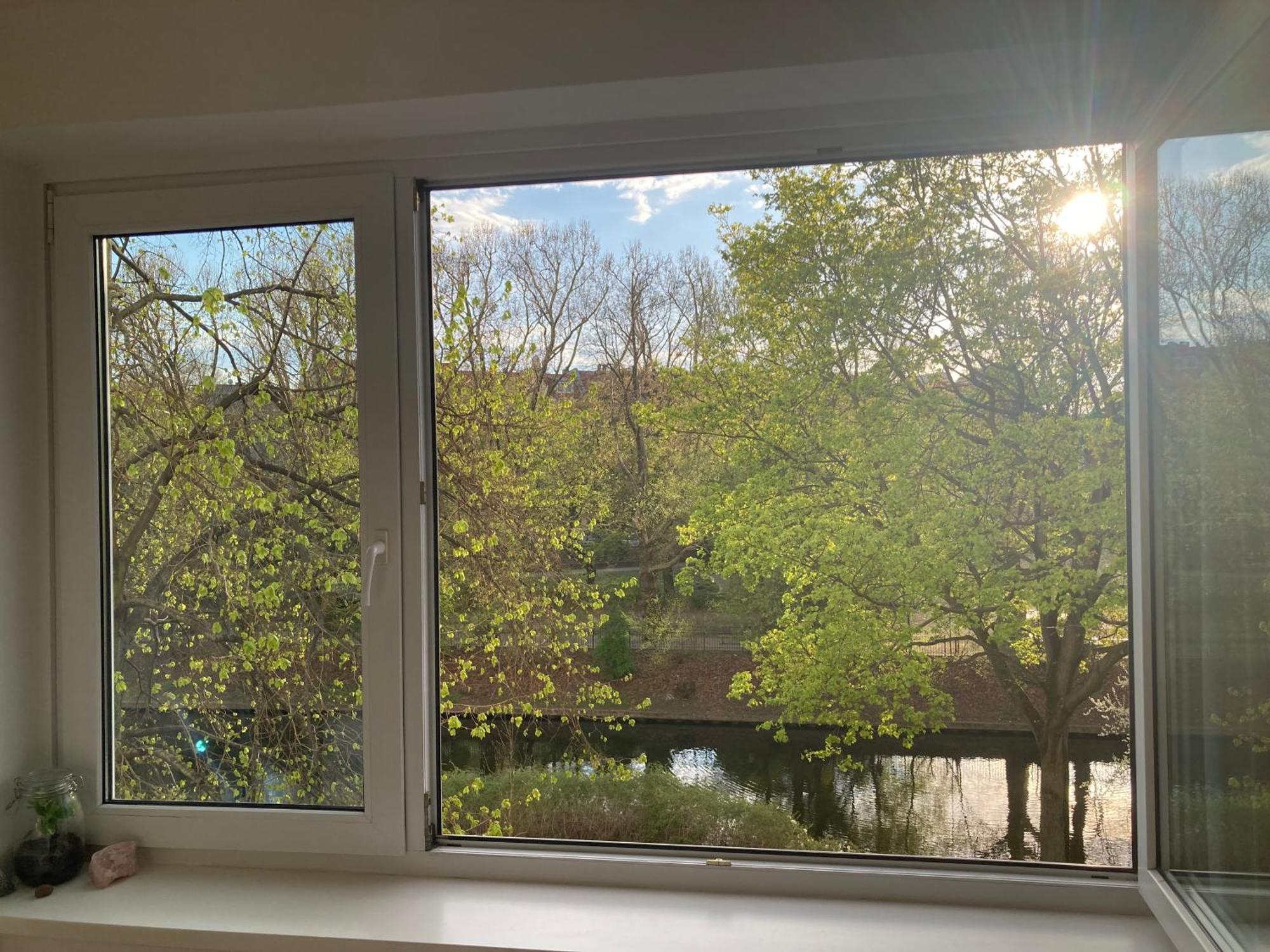 Canal-Front At Maybachufer - Private Room In Newly Renovated 80 Sqm Two-Bedroom Apartment